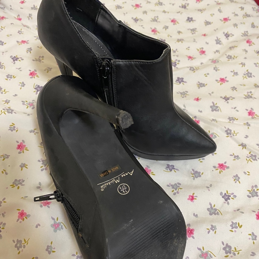 Woman black heels